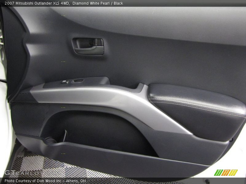 Diamond White Pearl / Black 2007 Mitsubishi Outlander XLS 4WD