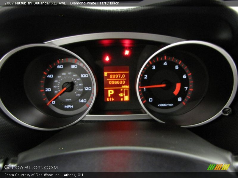 Diamond White Pearl / Black 2007 Mitsubishi Outlander XLS 4WD