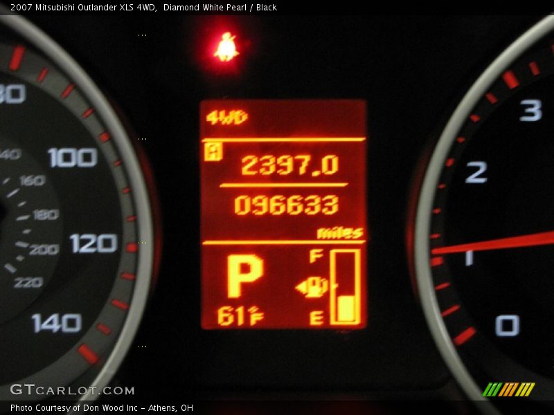 Diamond White Pearl / Black 2007 Mitsubishi Outlander XLS 4WD
