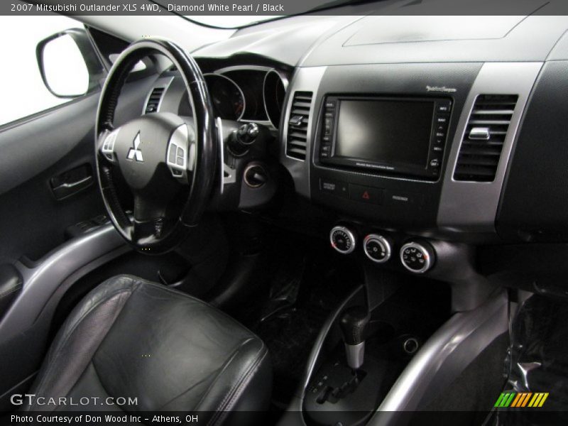 Diamond White Pearl / Black 2007 Mitsubishi Outlander XLS 4WD
