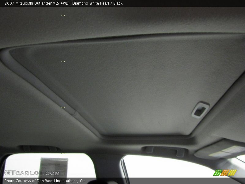 Diamond White Pearl / Black 2007 Mitsubishi Outlander XLS 4WD