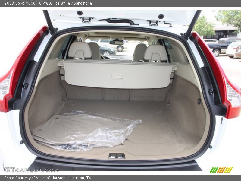 Ice White / Sandstone 2013 Volvo XC60 T6 AWD