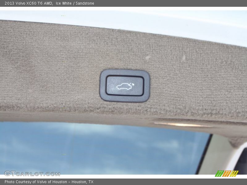 Ice White / Sandstone 2013 Volvo XC60 T6 AWD