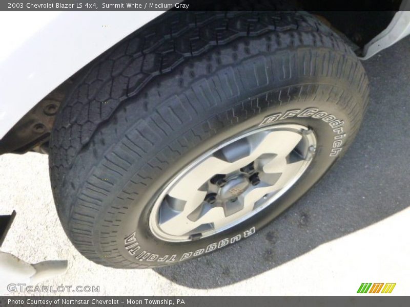 Summit White / Medium Gray 2003 Chevrolet Blazer LS 4x4