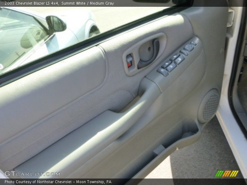 Summit White / Medium Gray 2003 Chevrolet Blazer LS 4x4