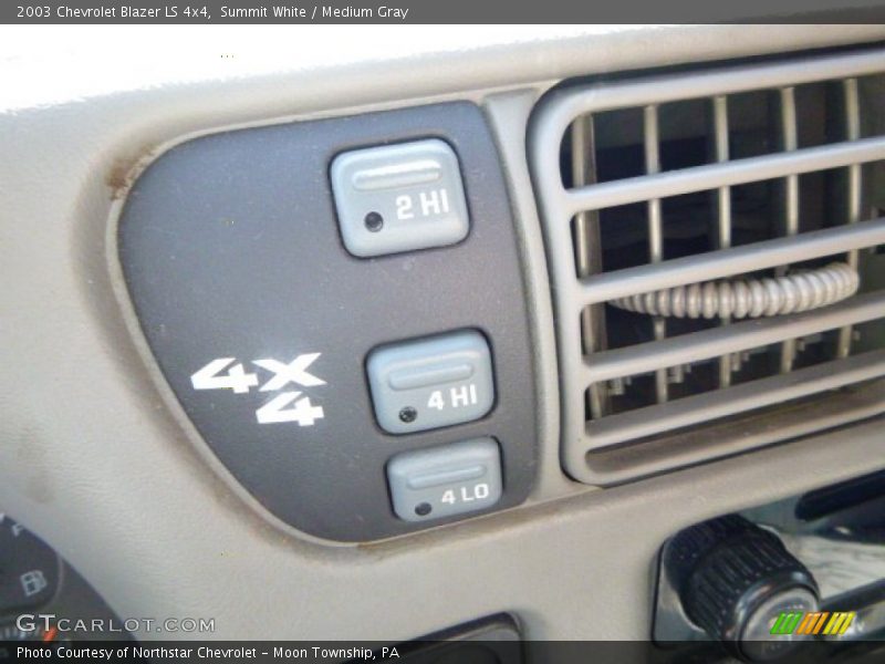 Summit White / Medium Gray 2003 Chevrolet Blazer LS 4x4