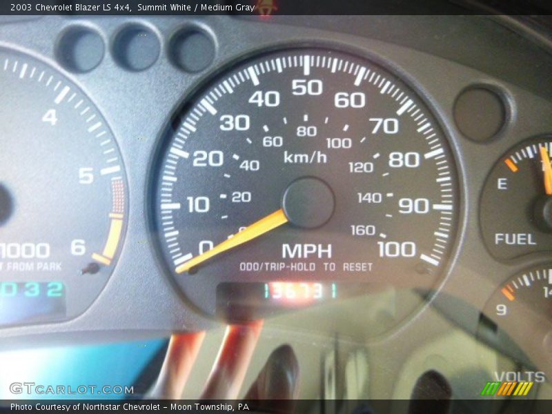 Summit White / Medium Gray 2003 Chevrolet Blazer LS 4x4