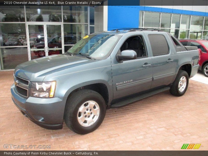 Front 3/4 View of 2010 Avalanche LS 4x4