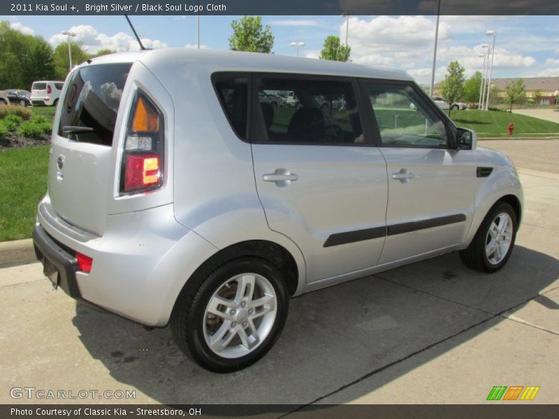 Bright Silver / Black Soul Logo Cloth 2011 Kia Soul +