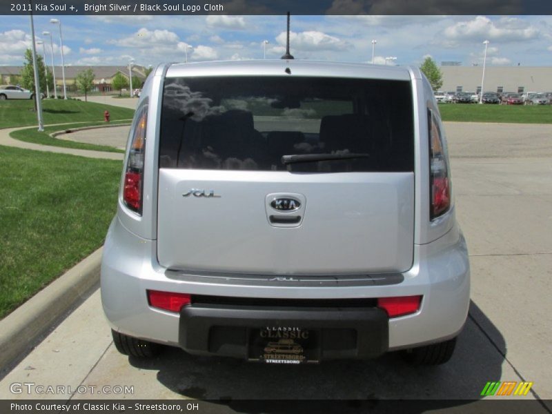 Bright Silver / Black Soul Logo Cloth 2011 Kia Soul +