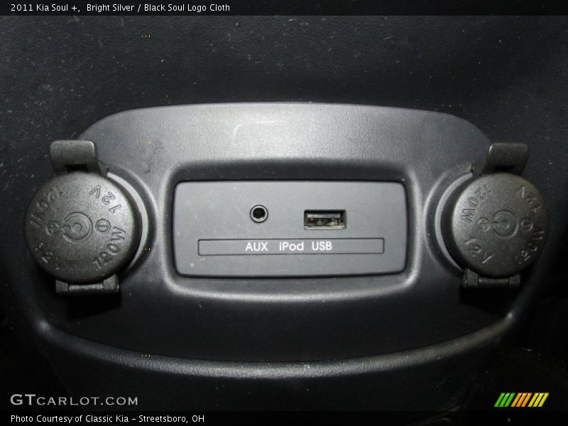 Bright Silver / Black Soul Logo Cloth 2011 Kia Soul +