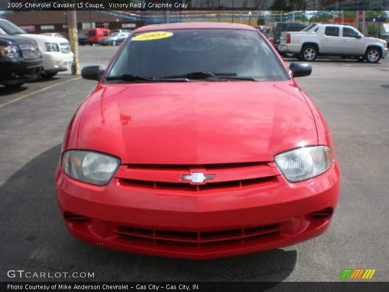 Victory Red / Graphite Gray 2005 Chevrolet Cavalier LS Coupe