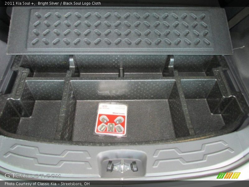 Bright Silver / Black Soul Logo Cloth 2011 Kia Soul +