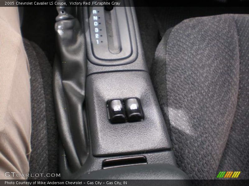Victory Red / Graphite Gray 2005 Chevrolet Cavalier LS Coupe