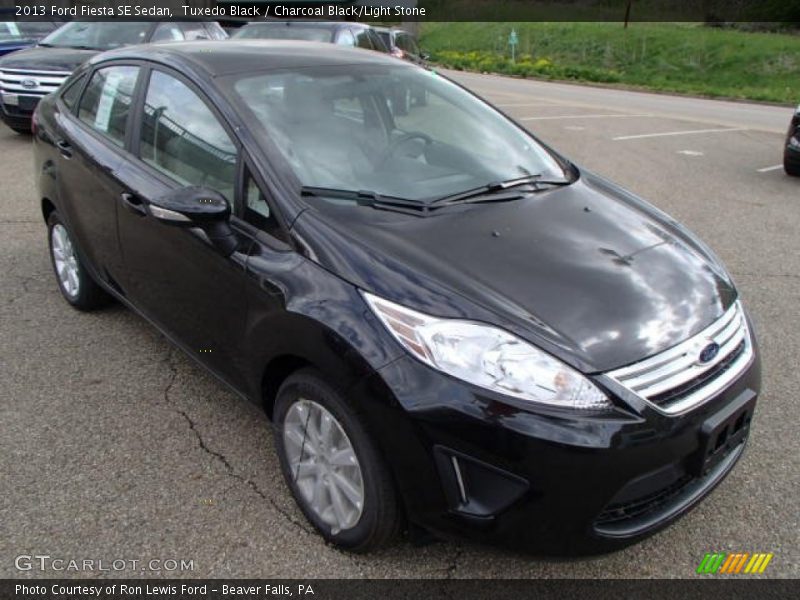 Tuxedo Black / Charcoal Black/Light Stone 2013 Ford Fiesta SE Sedan