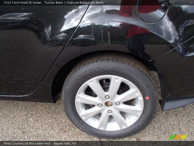 Tuxedo Black / Charcoal Black/Light Stone 2013 Ford Fiesta SE Sedan