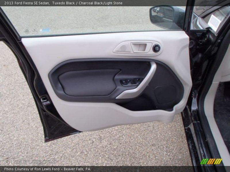 Tuxedo Black / Charcoal Black/Light Stone 2013 Ford Fiesta SE Sedan