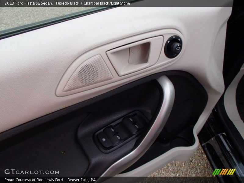 Tuxedo Black / Charcoal Black/Light Stone 2013 Ford Fiesta SE Sedan