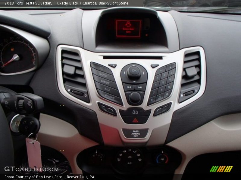 Tuxedo Black / Charcoal Black/Light Stone 2013 Ford Fiesta SE Sedan