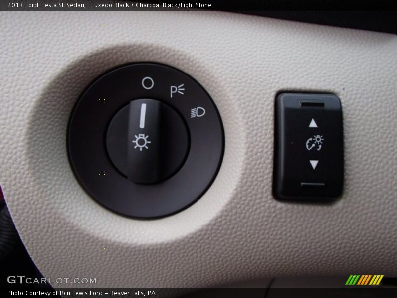 Tuxedo Black / Charcoal Black/Light Stone 2013 Ford Fiesta SE Sedan