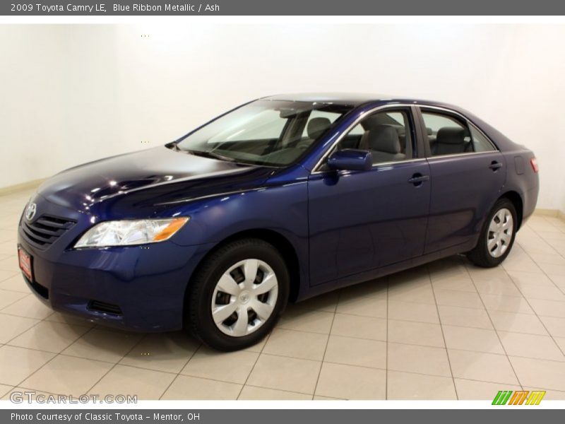 Front 3/4 View of 2009 Camry LE