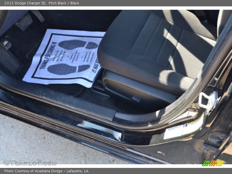 Pitch Black / Black 2013 Dodge Charger SE
