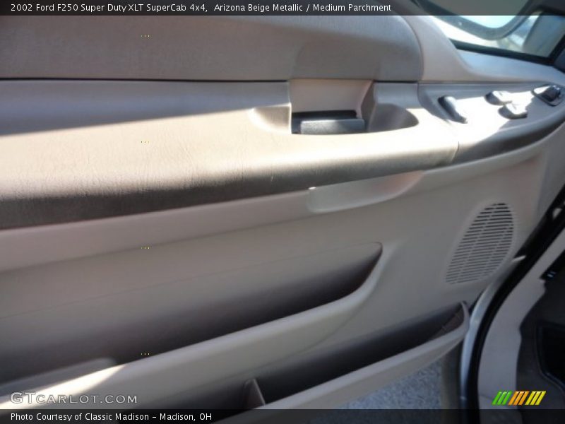 Arizona Beige Metallic / Medium Parchment 2002 Ford F250 Super Duty XLT SuperCab 4x4