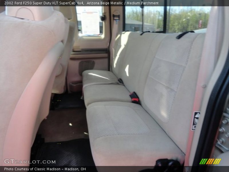 Arizona Beige Metallic / Medium Parchment 2002 Ford F250 Super Duty XLT SuperCab 4x4