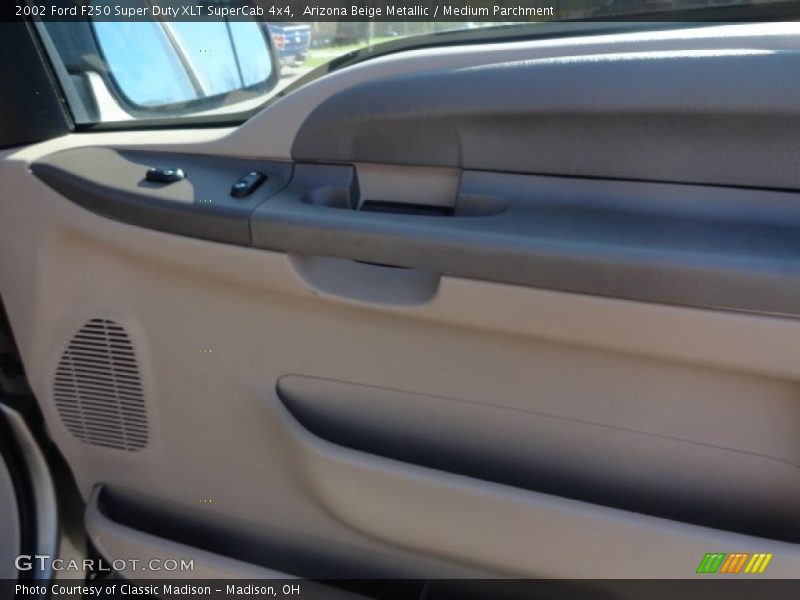 Arizona Beige Metallic / Medium Parchment 2002 Ford F250 Super Duty XLT SuperCab 4x4