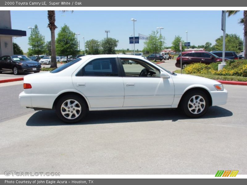 Super White / Oak 2000 Toyota Camry LE