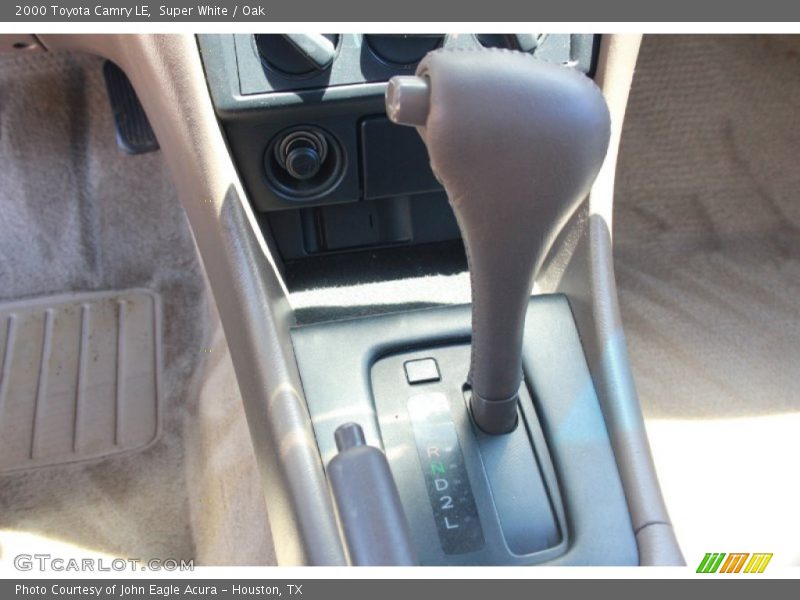 Super White / Oak 2000 Toyota Camry LE