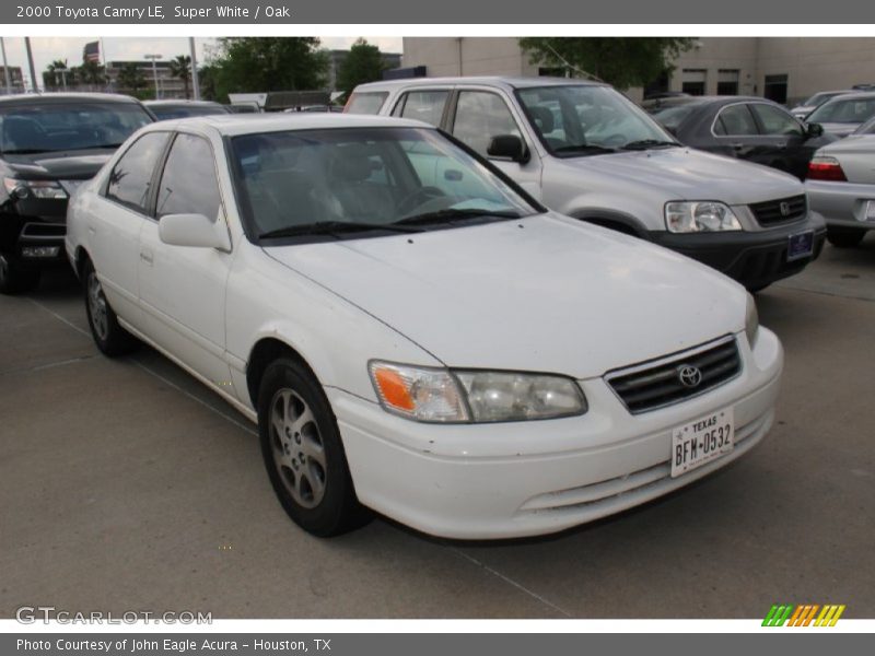 Super White / Oak 2000 Toyota Camry LE