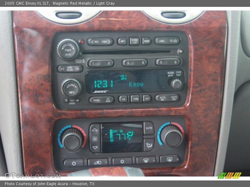 Controls of 2005 Envoy XL SLT