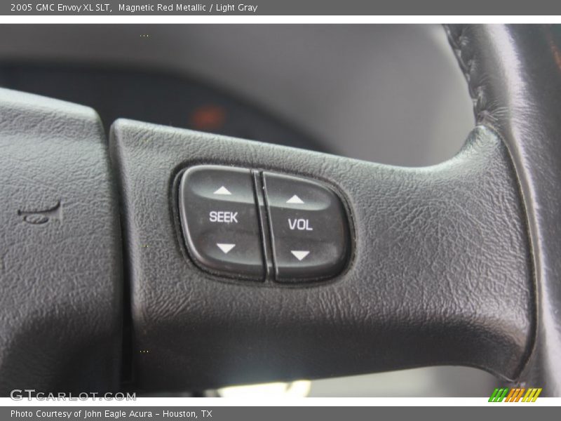Controls of 2005 Envoy XL SLT
