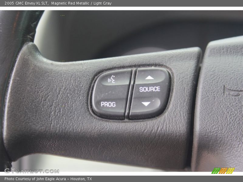 Controls of 2005 Envoy XL SLT