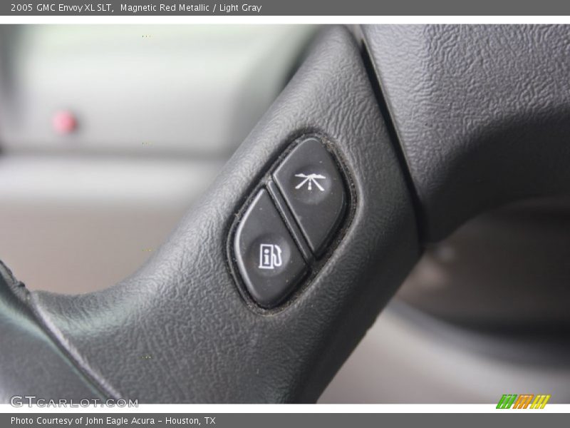 Controls of 2005 Envoy XL SLT