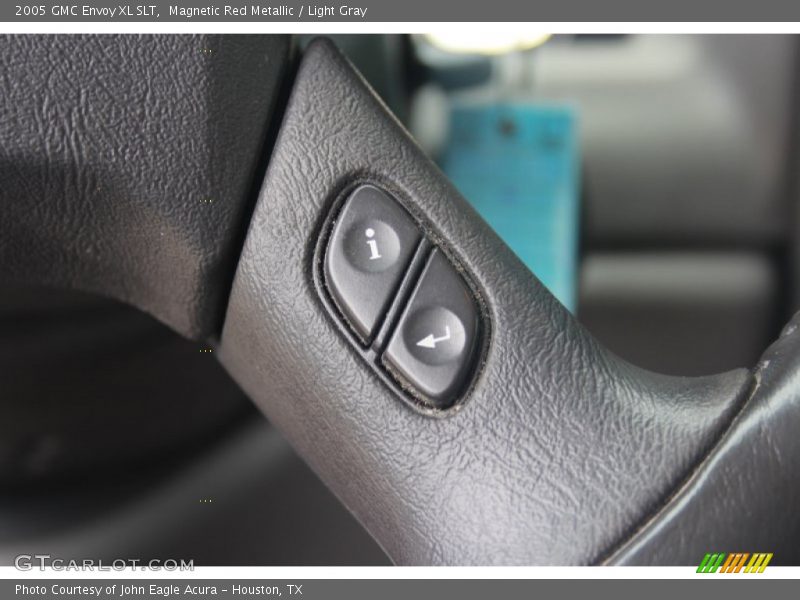 Controls of 2005 Envoy XL SLT