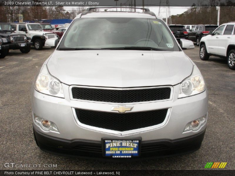 Silver Ice Metallic / Ebony 2009 Chevrolet Traverse LT