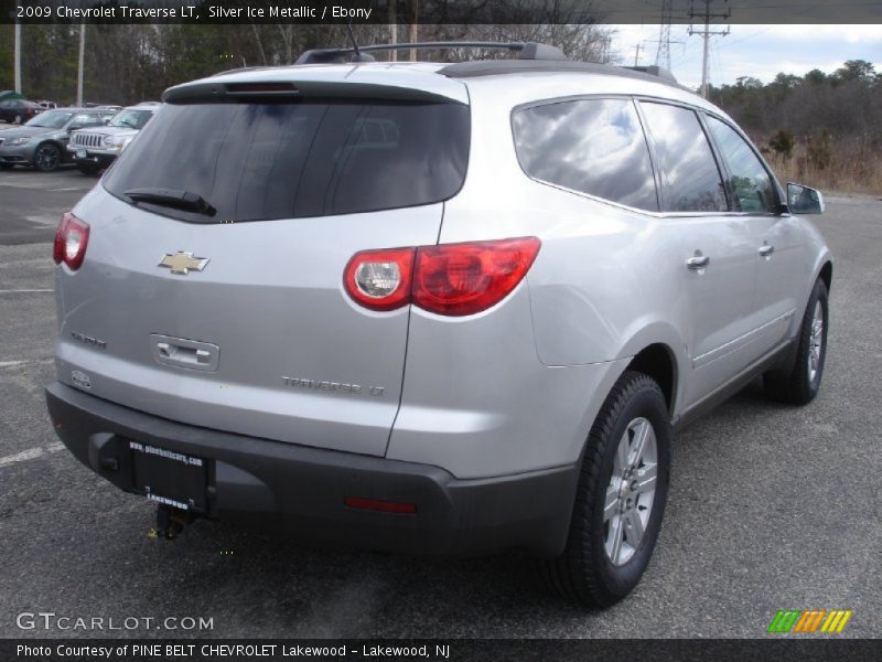 Silver Ice Metallic / Ebony 2009 Chevrolet Traverse LT