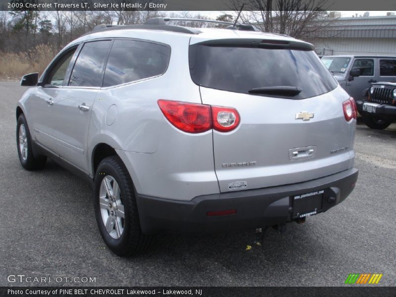 Silver Ice Metallic / Ebony 2009 Chevrolet Traverse LT