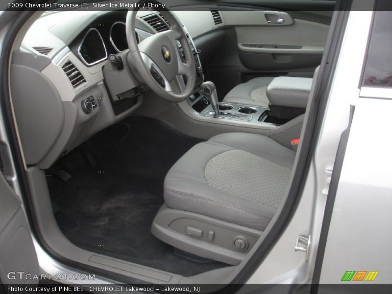 Silver Ice Metallic / Ebony 2009 Chevrolet Traverse LT