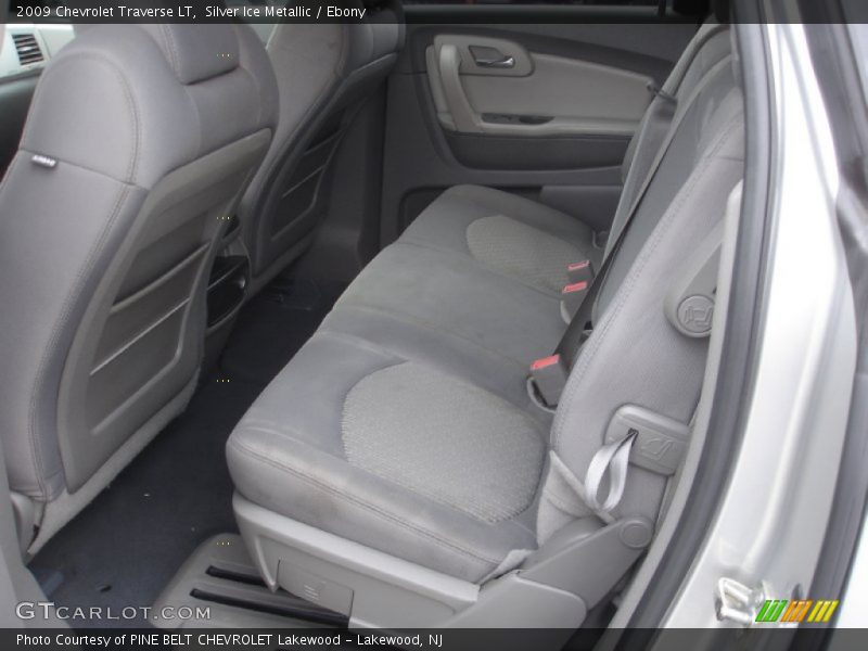 Silver Ice Metallic / Ebony 2009 Chevrolet Traverse LT