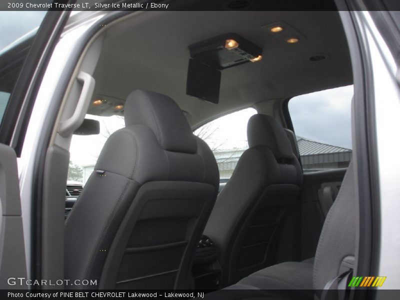 Silver Ice Metallic / Ebony 2009 Chevrolet Traverse LT