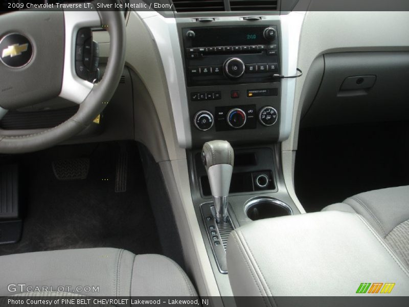 Silver Ice Metallic / Ebony 2009 Chevrolet Traverse LT