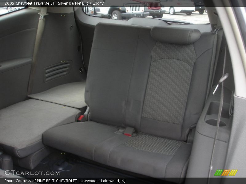 Silver Ice Metallic / Ebony 2009 Chevrolet Traverse LT