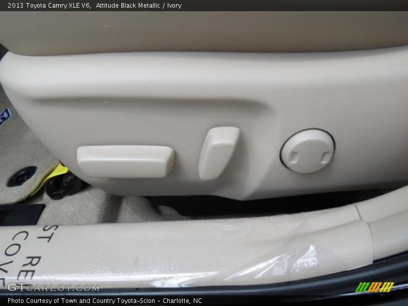 Attitude Black Metallic / Ivory 2013 Toyota Camry XLE V6