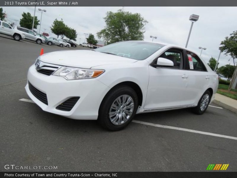 Front 3/4 View of 2013 Camry LE