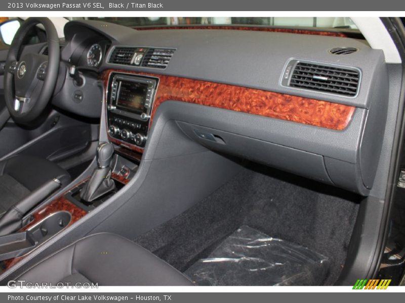 Black / Titan Black 2013 Volkswagen Passat V6 SEL