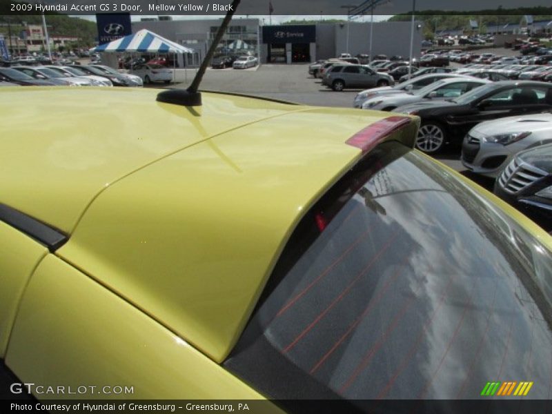 Mellow Yellow / Black 2009 Hyundai Accent GS 3 Door