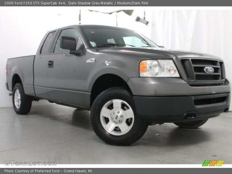 Front 3/4 View of 2006 F150 STX SuperCab 4x4